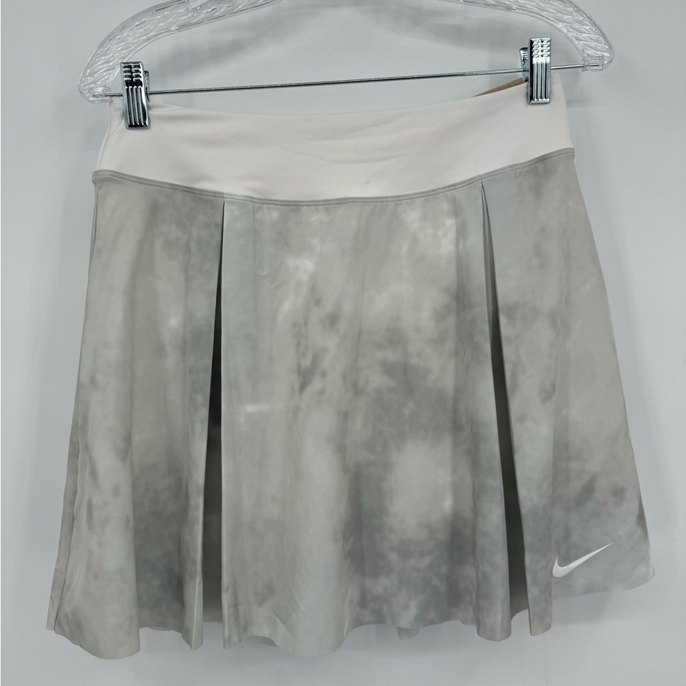 Nike Women's Dri-Fit Club Golf Skort NWT size M Green/White Tie Dye Standard Fit